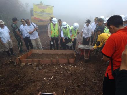 Peletakan Batu Pertama Pembangunan Jalan Pal Daplang - Karanggandu