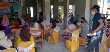 Penyaluran Bantuan Sosial Tunai Desa Karanggandu